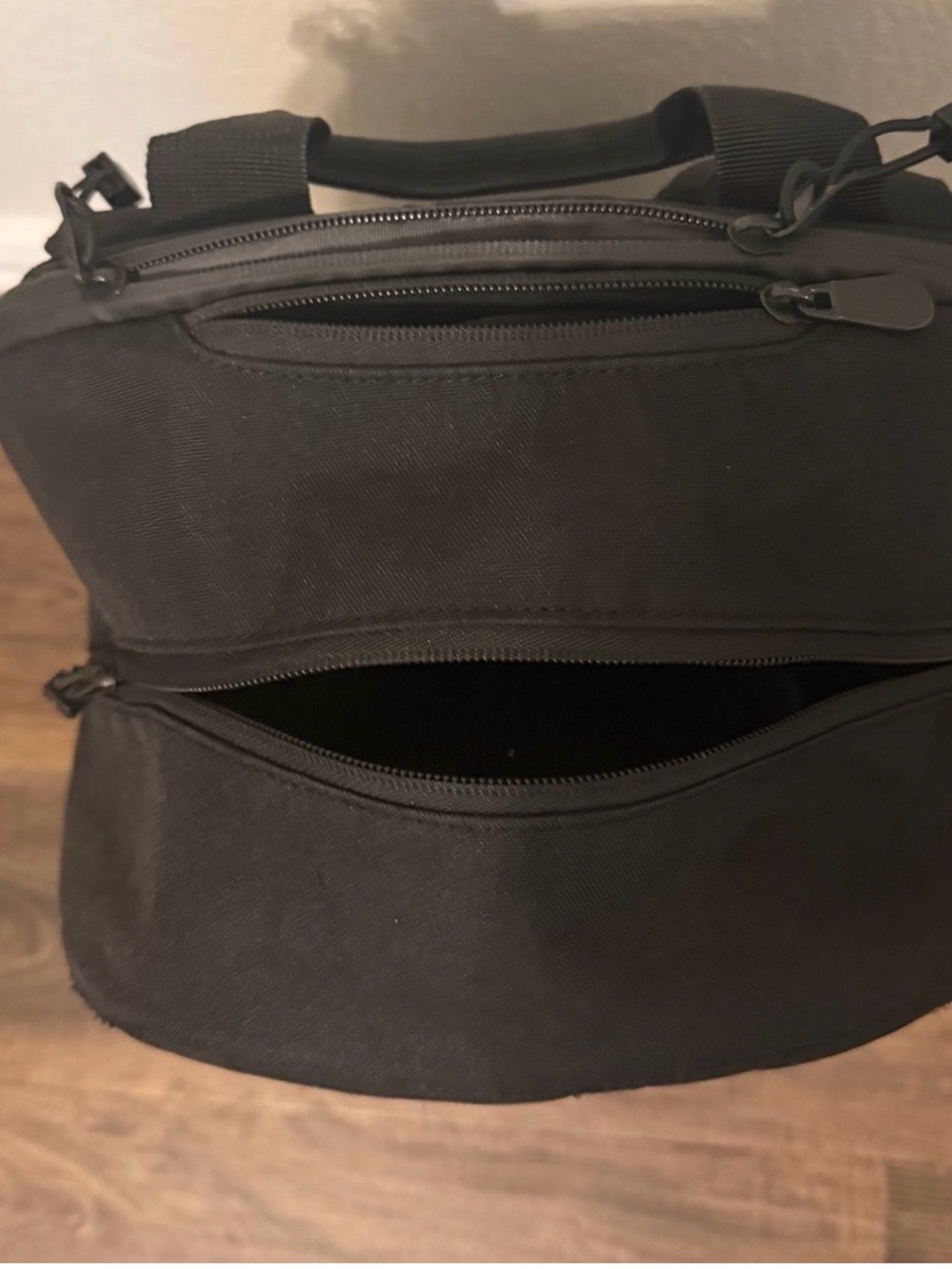 Lo & Sons Black Everyday Backpack - Streamlined Travel Pack - Picture 2 of 3